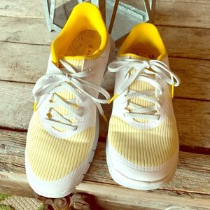 Slip On Shop Classic Shoes At Vans Slip On Shop Classic Shoes At Vans